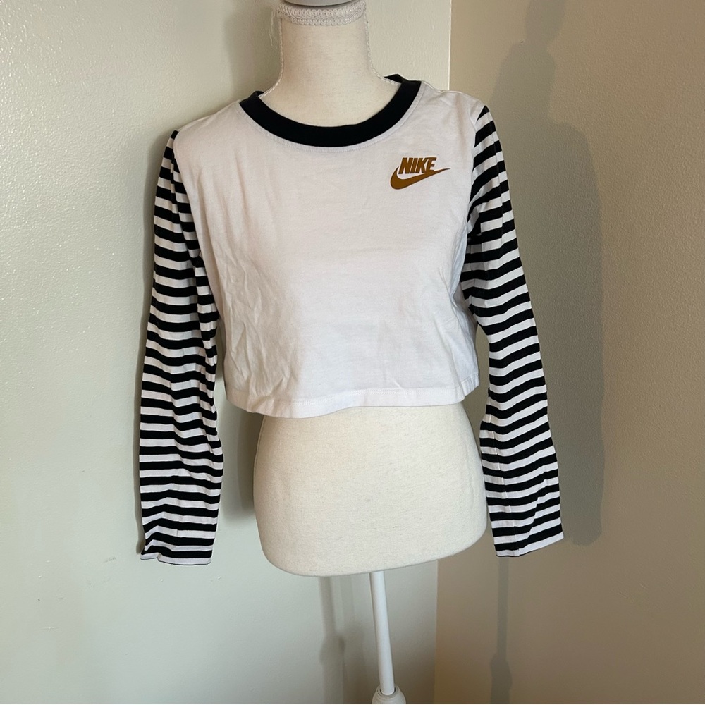Nike Cropped Long Sleeve Top – Black & White Striped Sleeves – Women’s Medium